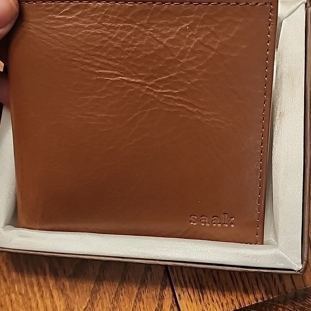 Saak Brand BIfold Waller